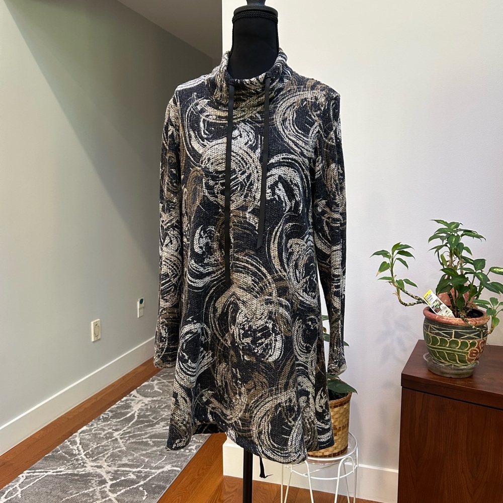 Abstract Swirl Pattern Tunic